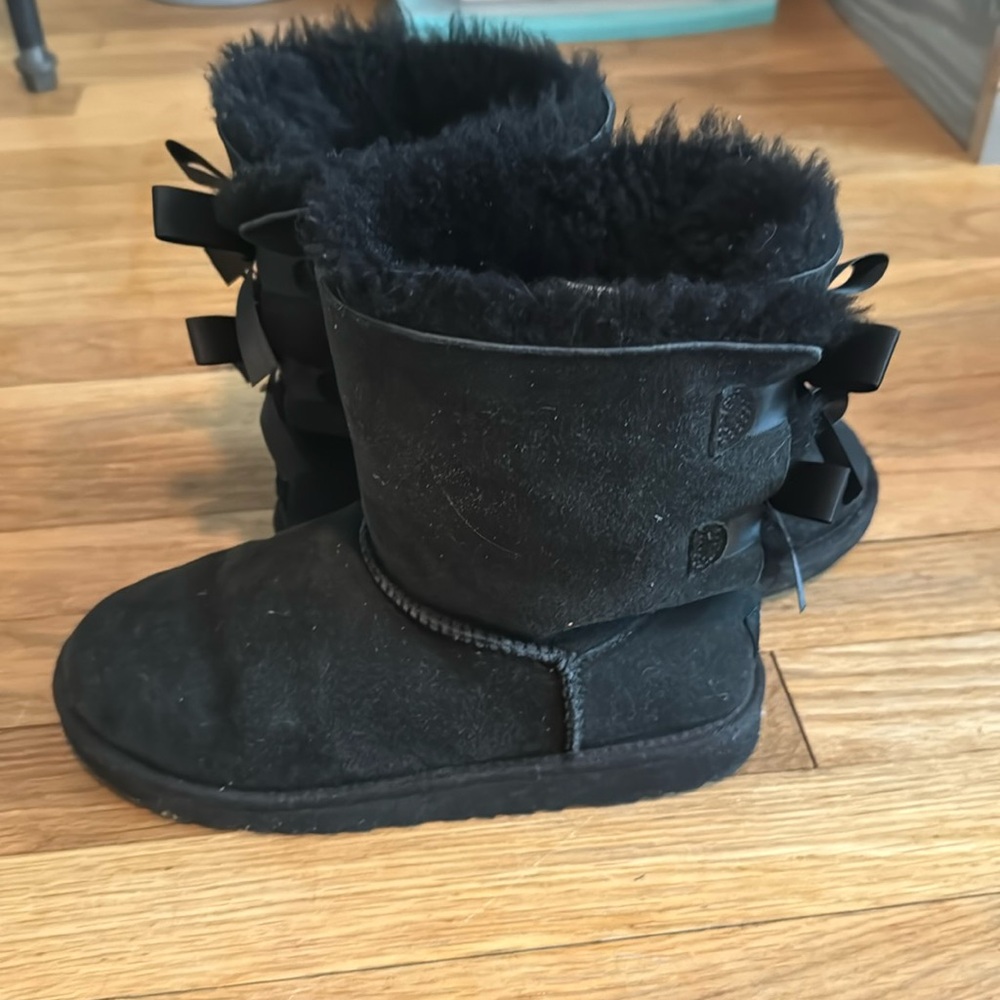 Black ugg boots
